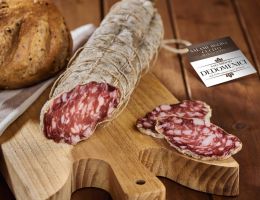 Salame di Pavia su tagliere